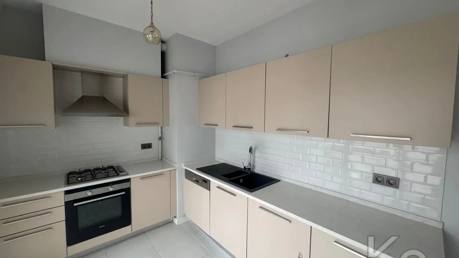 Laci̇vertcadde Göztepe Bağdat Cad.yakini 75m2 Net 2+1