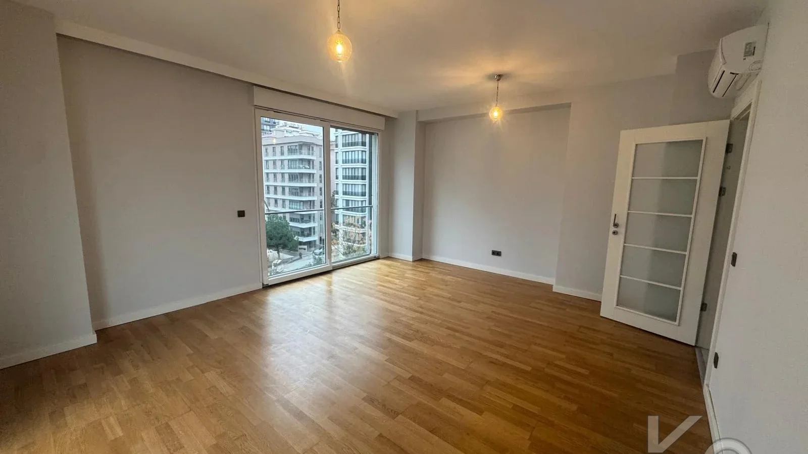 Laci̇vertcadde Göztepe Bağdat Cad.yakini 75m2 Net 2+1