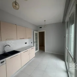 Laci̇vertcadde Göztepe Bağdat Cad.yakini 75m2 Net 2+1