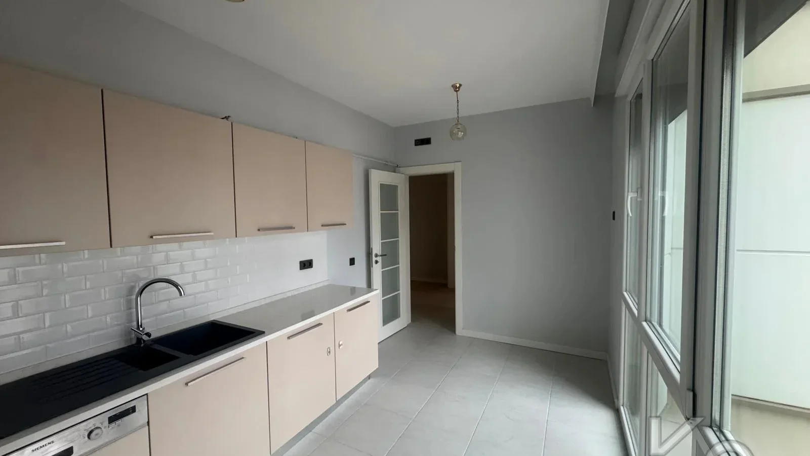 Laci̇vertcadde Göztepe Bağdat Cad.yakini 75m2 Net 2+1