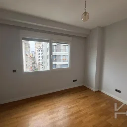 Laci̇vertcadde Göztepe Bağdat Cad.yakini 75m2 Net 2+1