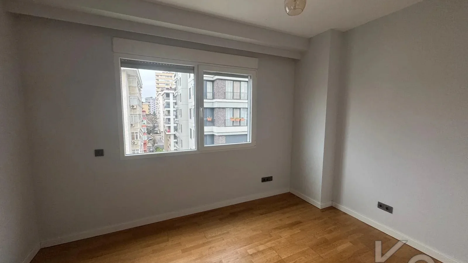 Laci̇vertcadde Göztepe Bağdat Cad.yakini 75m2 Net 2+1
