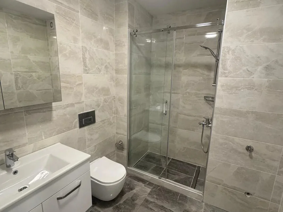 Laci̇vertcadde Göztepe Bağdat Cad.yakini 75m2 Net 2+1