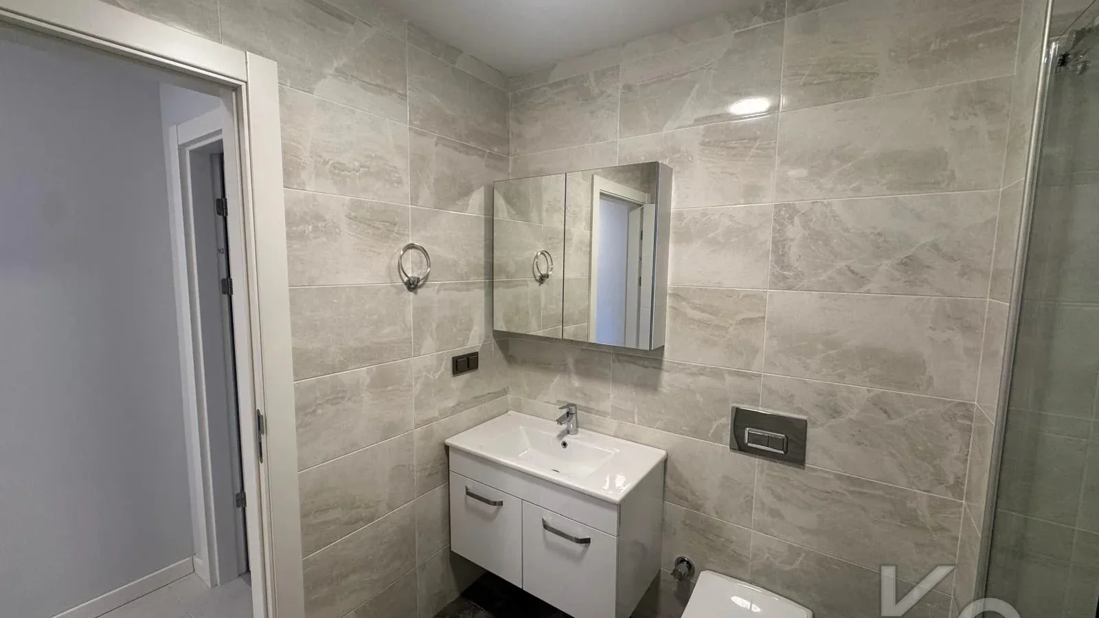 Laci̇vertcadde Göztepe Bağdat Cad.yakini 75m2 Net 2+1