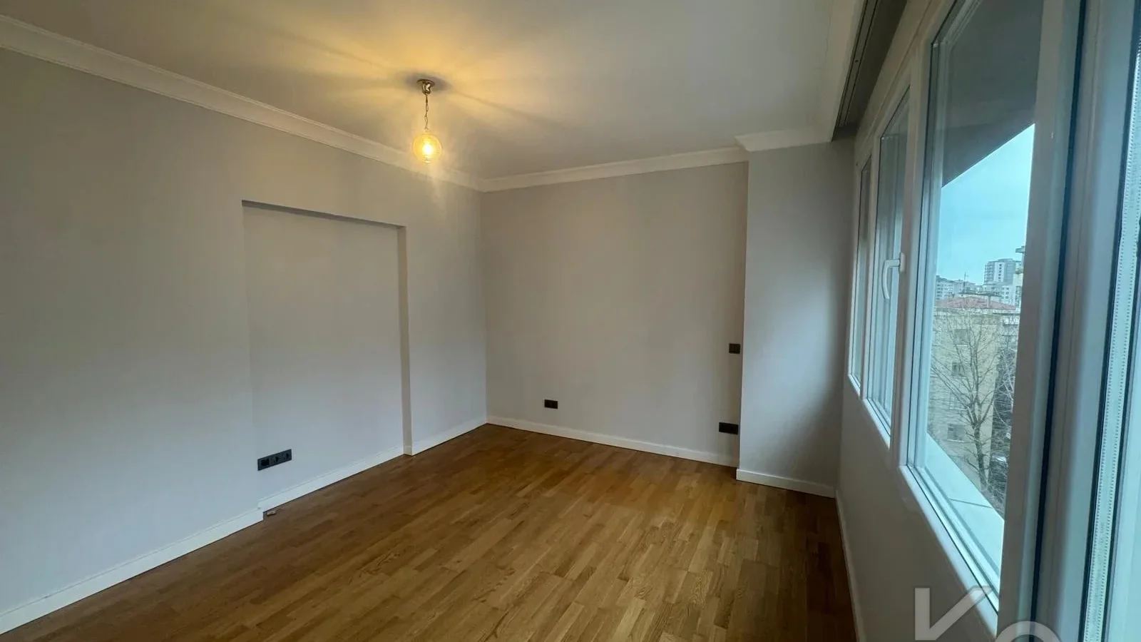 Laci̇vertcadde Göztepe Bağdat Cad.yakini 75m2 Net 2+1