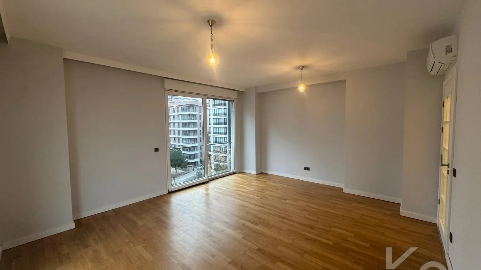 Laci̇vertcadde Göztepe Bağdat Cad.yakini 75m2 Net 2+1