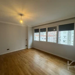 Laci̇vertcadde Göztepe Bağdat Cad.yakini 75m2 Net 2+1