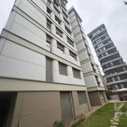 Laci̇vertcadde Göztepe Bağdat Cad.yakini 75m2 Net 2+1
