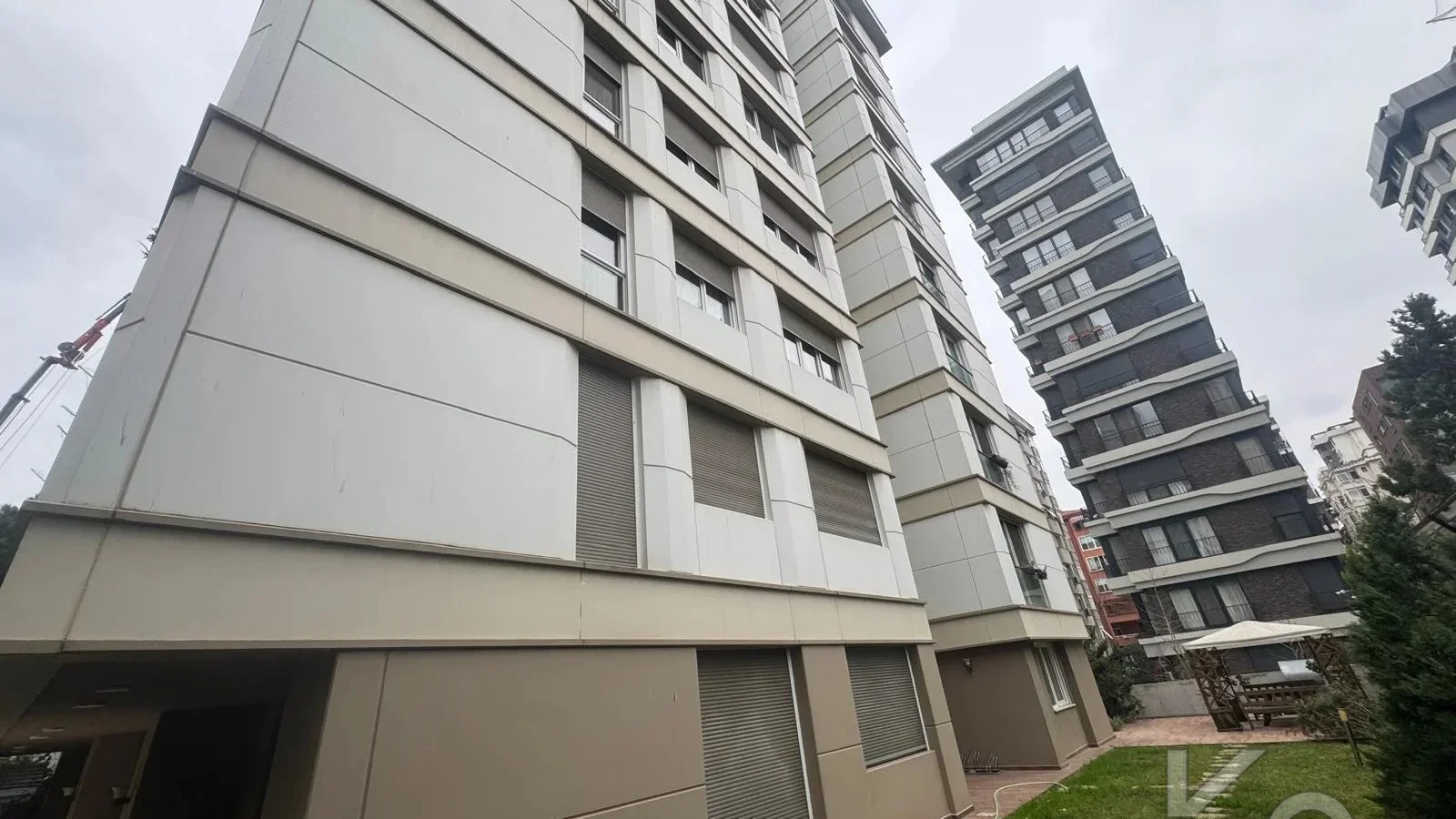 Laci̇vertcadde Göztepe Bağdat Cad.yakini 75m2 Net 2+1