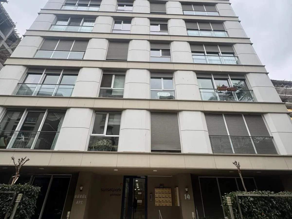 Laci̇vertcadde Göztepe Bağdat Cad.yakini 75m2 Net 2+1