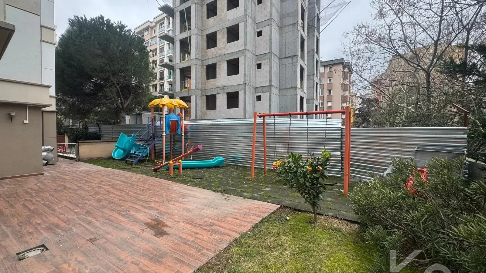 Laci̇vertcadde Göztepe Bağdat Cad.yakini 75m2 Net 2+1