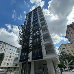 Lacivert Cadde Bostancida Sifir 3+1 Ebeveyn Banyolu 88m² Net 3+1