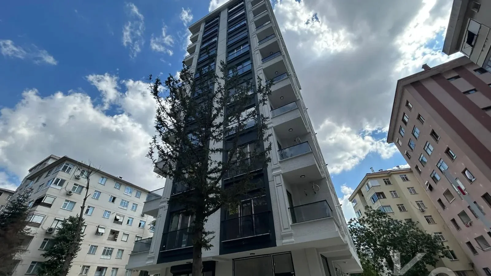 Lacivert Cadde Bostancida Sifir 3+1 Ebeveyn Banyolu 88m² Net 3+1