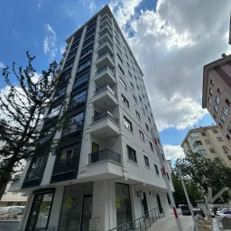 Lacivert Cadde Bostancida Sifir 3+1 Ebeveyn Banyolu 88m² Net 3+1
