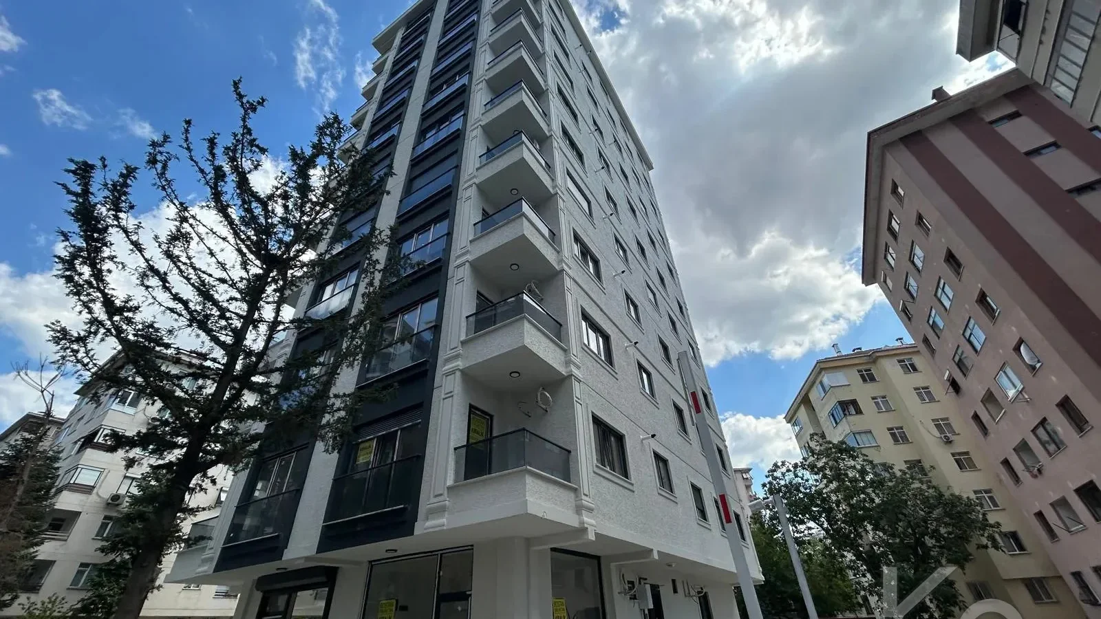 Lacivert Cadde Bostancida Sifir 3+1 Ebeveyn Banyolu 88m² Net 3+1