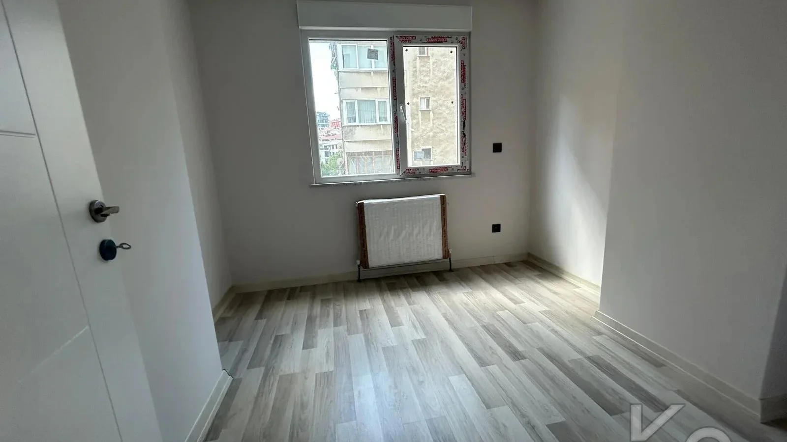 Lacivert Cadde Bostancida Sifir 3+1 Ebeveyn Banyolu 88m² Net 3+1