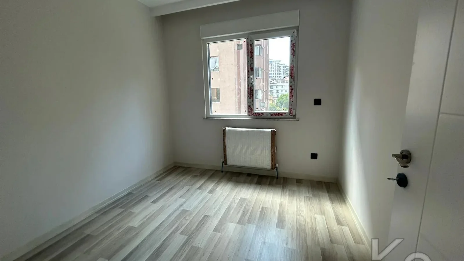 Lacivert Cadde Bostancida Sifir 3+1 Ebeveyn Banyolu 88m² Net 3+1