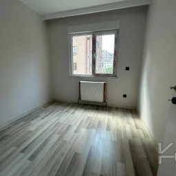 Lacivert Cadde Bostancida Sifir 3+1 Ebeveyn Banyolu 88m² Net 3+1