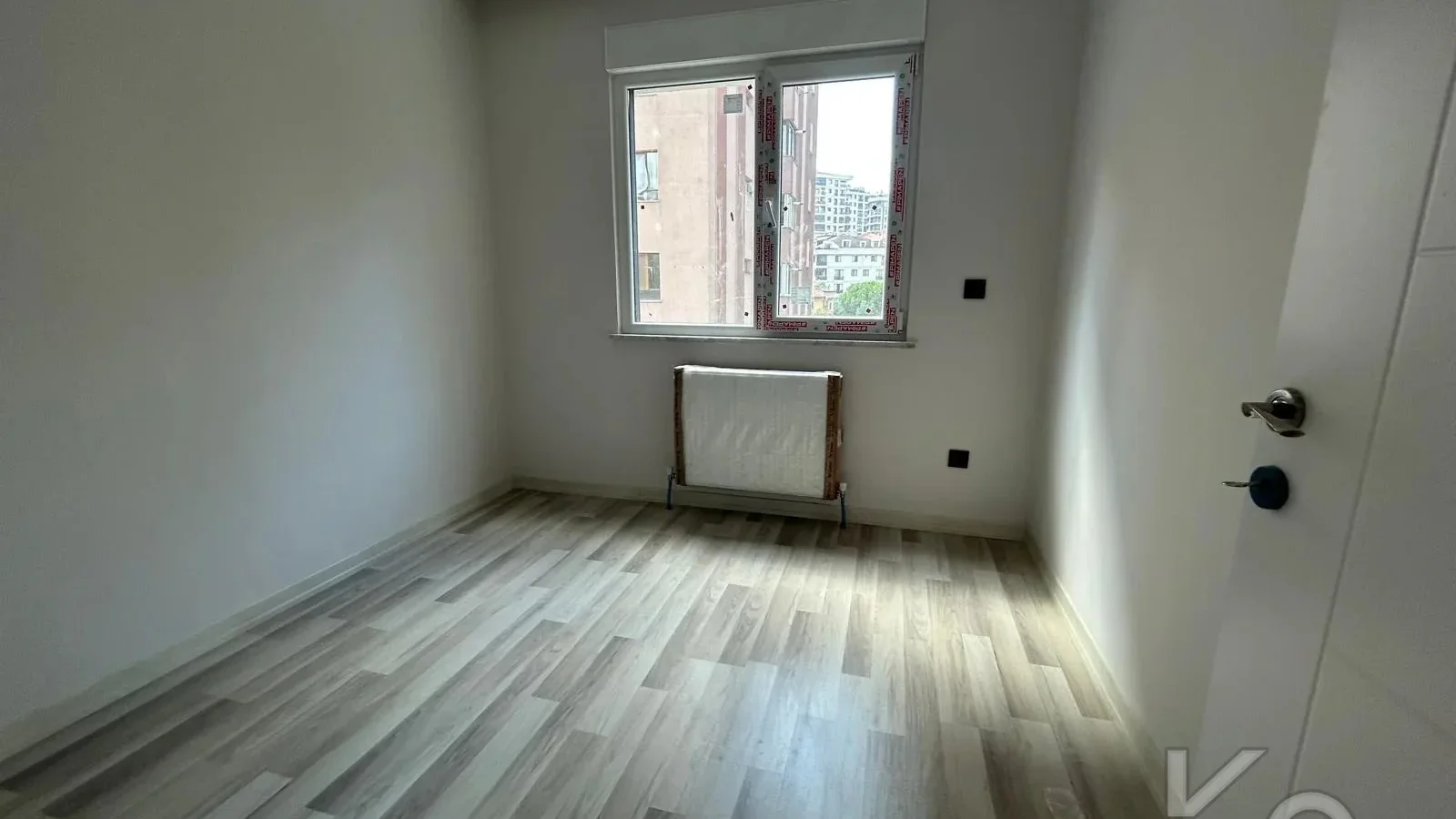 Lacivert Cadde Bostancida Sifir 3+1 Ebeveyn Banyolu 88m² Net 3+1