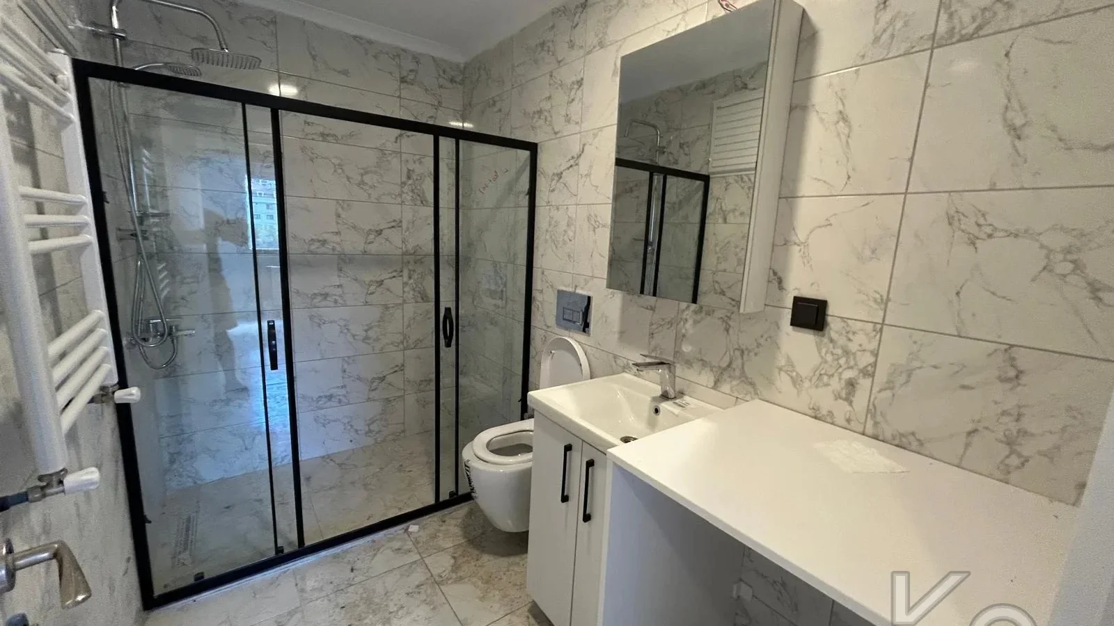 Lacivert Cadde Bostancida Sifir 3+1 Ebeveyn Banyolu 88m² Net 3+1