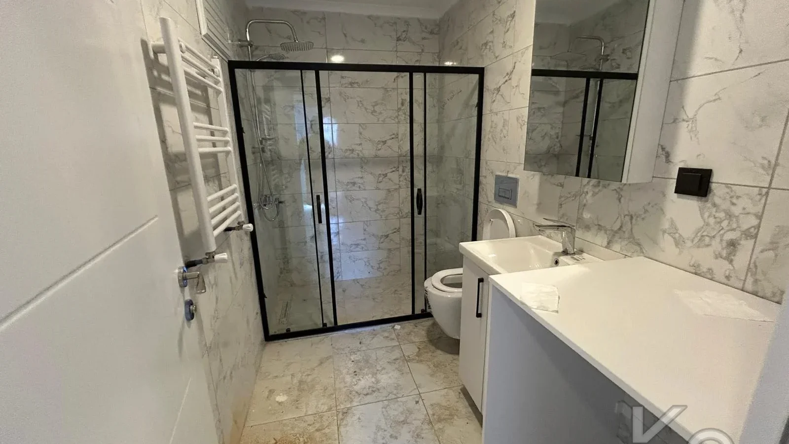 Lacivert Cadde Bostancida Sifir 3+1 Ebeveyn Banyolu 88m² Net 3+1