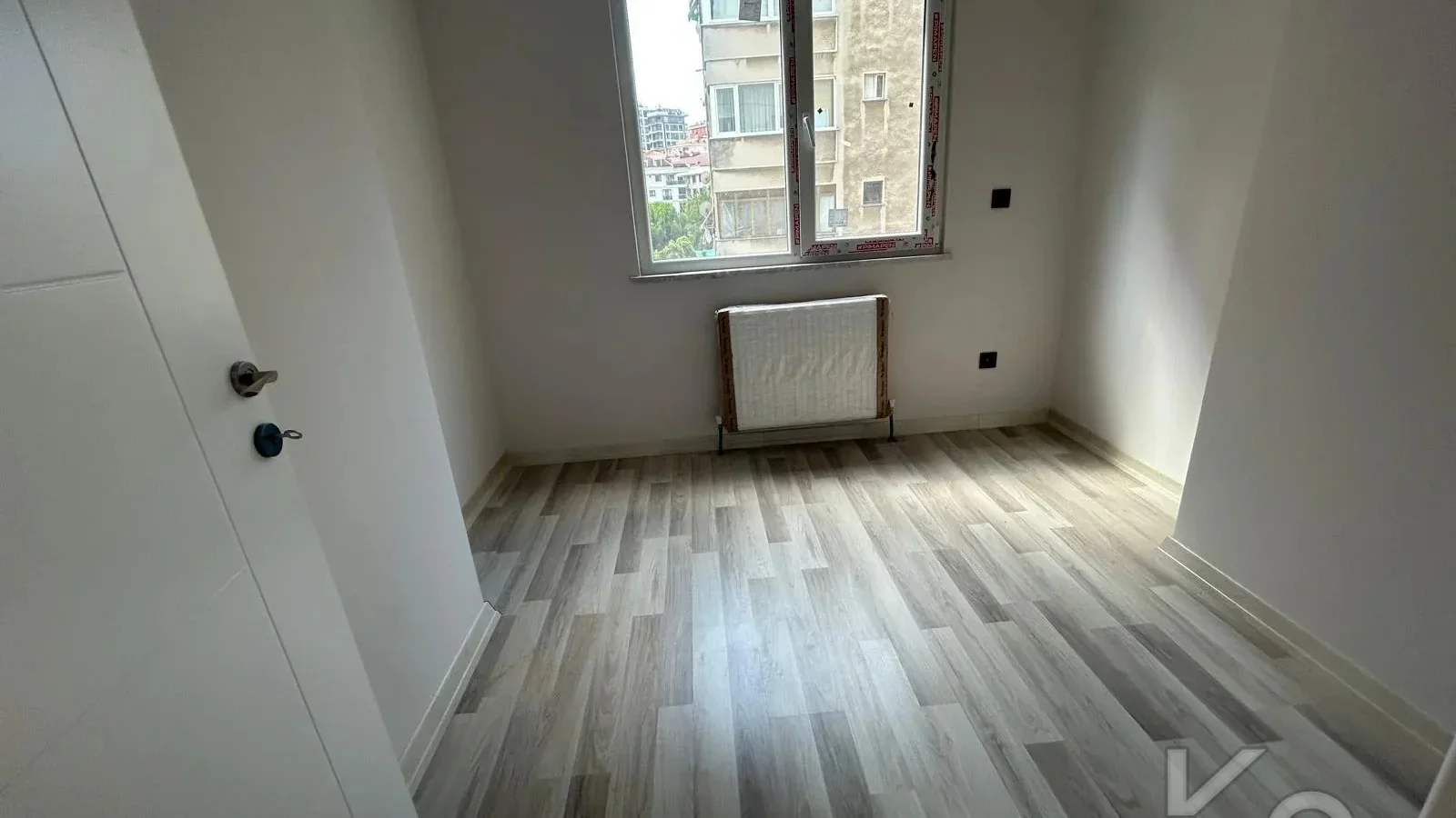 Lacivert Cadde Bostancida Sifir 3+1 Ebeveyn Banyolu 88m² Net 3+1