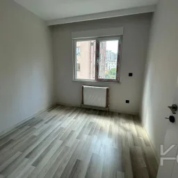 Lacivert Cadde Bostancida Sifir 3+1 Ebeveyn Banyolu 88m² Net 3+1