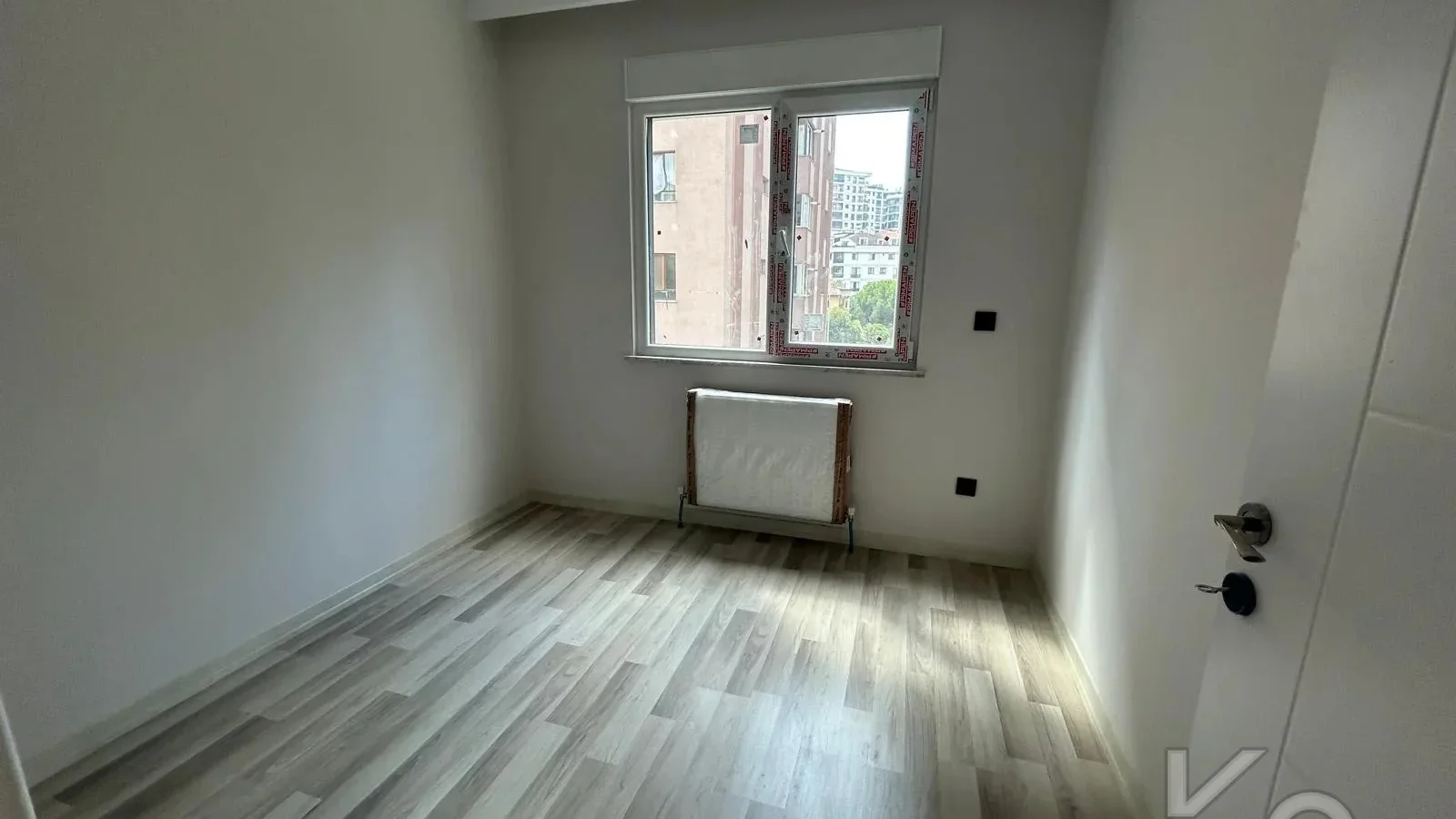 Lacivert Cadde Bostancida Sifir 3+1 Ebeveyn Banyolu 88m² Net 3+1
