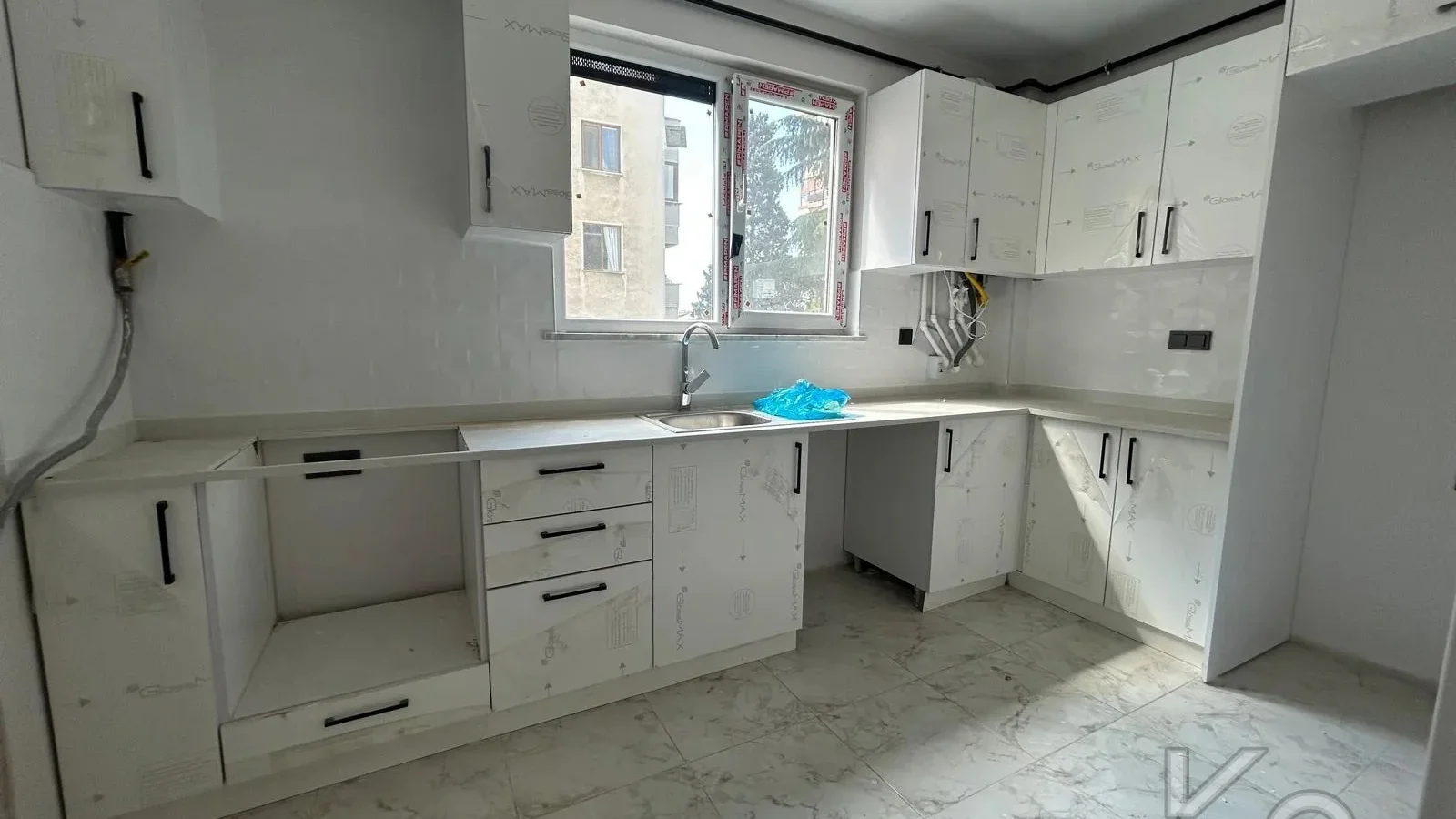 Lacivert Cadde Bostancida Sifir 3+1 Ebeveyn Banyolu 88m² Net 3+1