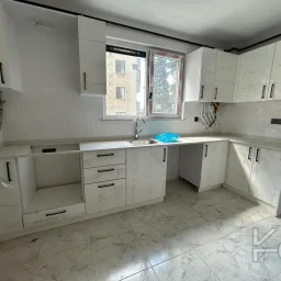 Lacivert Cadde Bostancida Sifir 3+1 Ebeveyn Banyolu 88m² Net 3+1