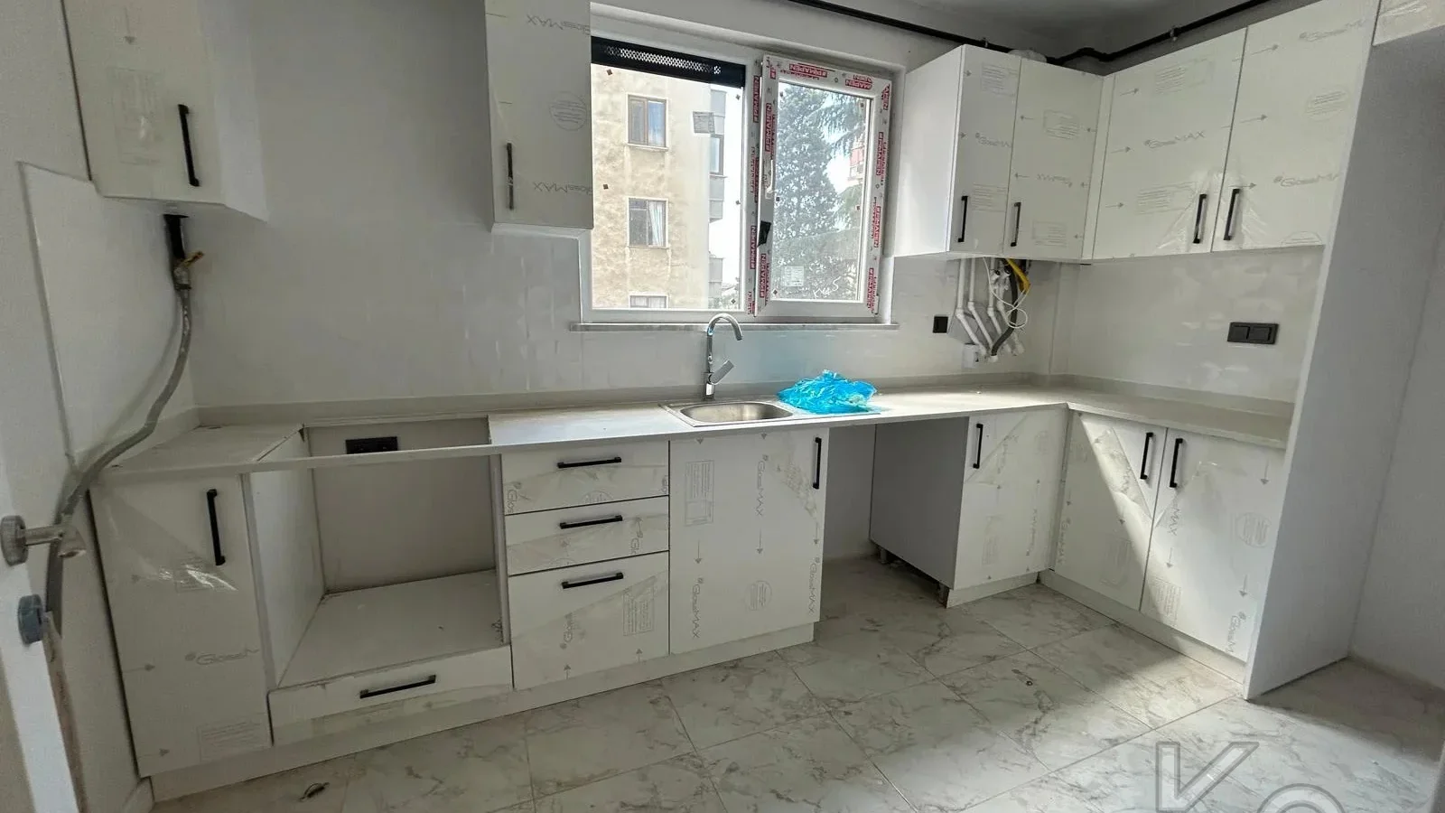 Lacivert Cadde Bostancida Sifir 3+1 Ebeveyn Banyolu 88m² Net 3+1