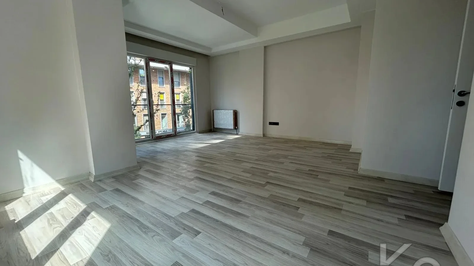 Lacivert Cadde Bostancida Sifir 3+1 Ebeveyn Banyolu 88m² Net 3+1