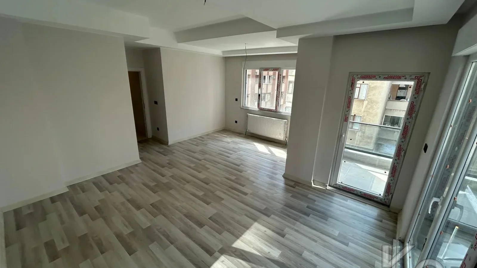 Lacivert Cadde Bostancida Sifir 3+1 Ebeveyn Banyolu 88m² Net 3+1