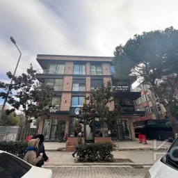 Laci̇vert Cadde Caddebostan Sahi̇lde İş Yeri̇ne Uygun Yeni̇ Buti̇k Bi̇nada 3+1 120m² Net