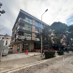 Laci̇vert Cadde Caddebostan Sahi̇lde İş Yeri̇ne Uygun Yeni̇ Buti̇k Bi̇nada 3+1 120m² Net