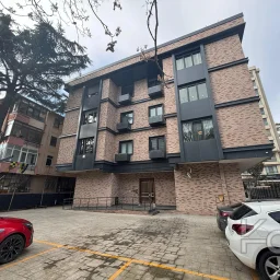 Laci̇vert Cadde Caddebostan Sahi̇lde İş Yeri̇ne Uygun Yeni̇ Buti̇k Bi̇nada 3+1 120m² Net