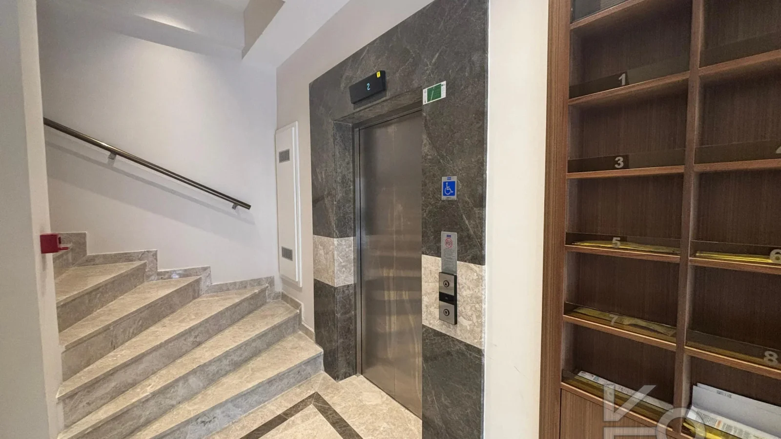 Laci̇vert Cadde Caddebostan Sahi̇lde İş Yeri̇ne Uygun Yeni̇ Buti̇k Bi̇nada 3+1 120m² Net