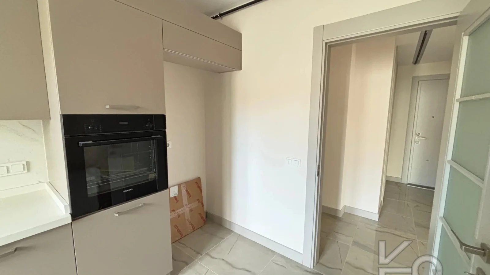 Laci̇vert Cadde Caddebostan Sahi̇lde İş Yeri̇ne Uygun Yeni̇ Buti̇k Bi̇nada 3+1 120m² Net