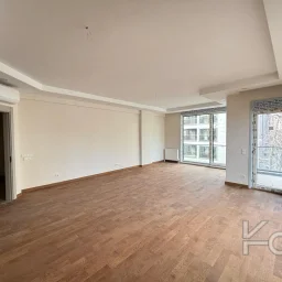 Laci̇vert Cadde Caddebostan Sahi̇lde İş Yeri̇ne Uygun Yeni̇ Buti̇k Bi̇nada 3+1 120m² Net
