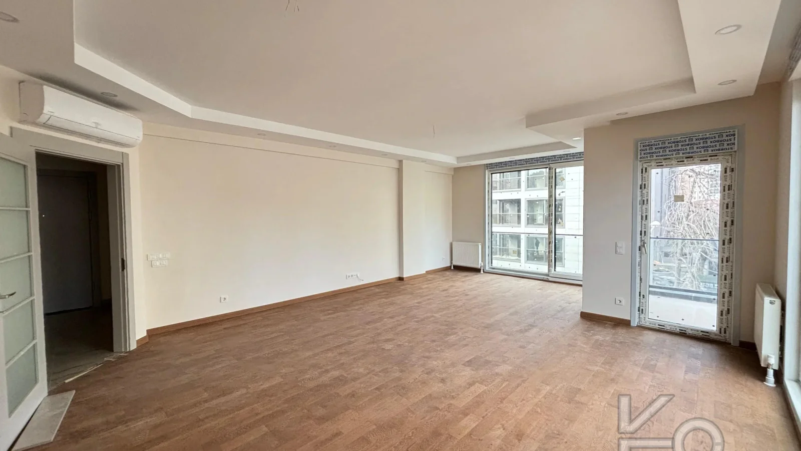 Laci̇vert Cadde Caddebostan Sahi̇lde İş Yeri̇ne Uygun Yeni̇ Buti̇k Bi̇nada 3+1 120m² Net