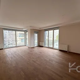 Laci̇vert Cadde Caddebostan Sahi̇lde İş Yeri̇ne Uygun Yeni̇ Buti̇k Bi̇nada 3+1 120m² Net