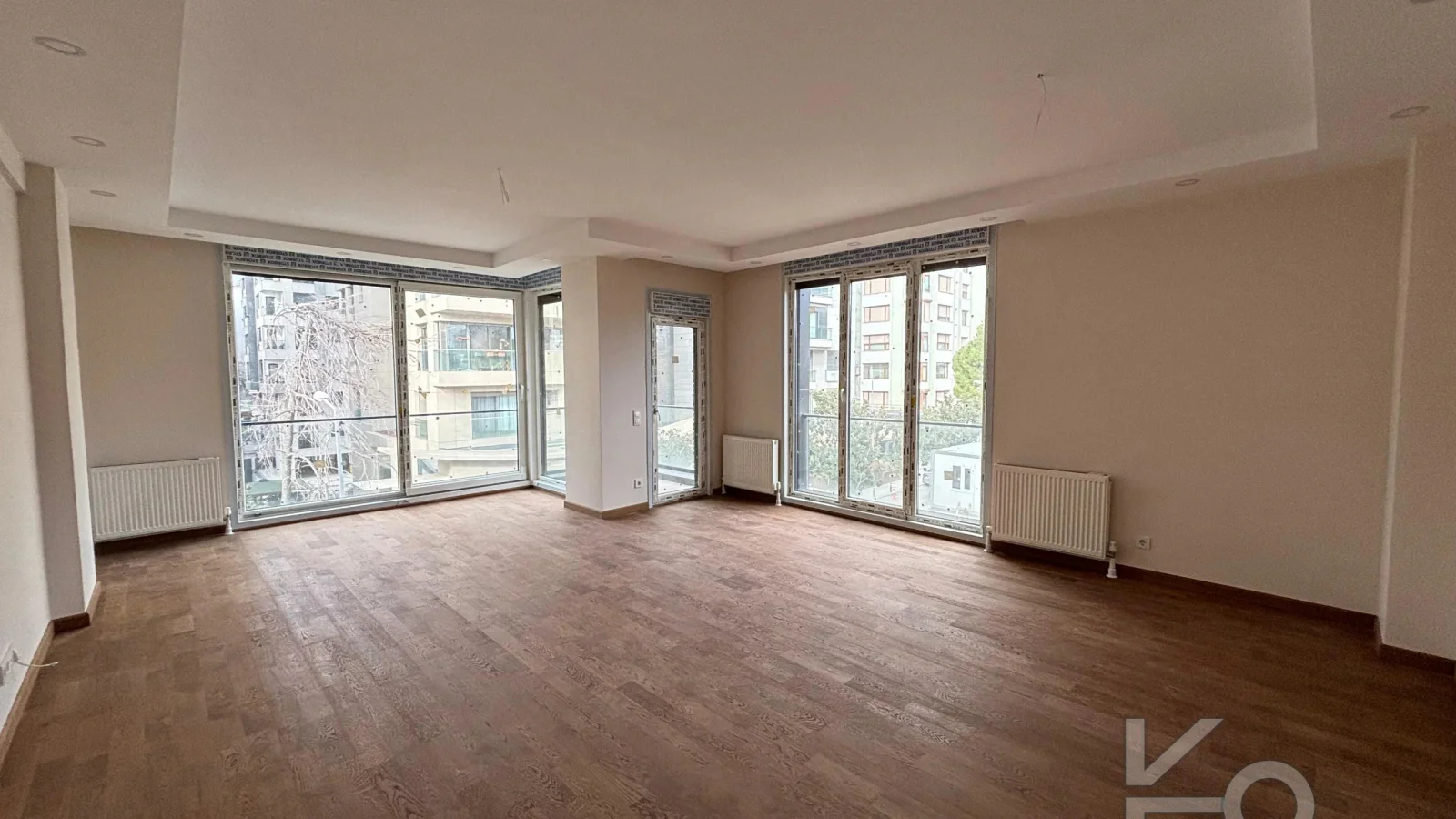 Laci̇vert Cadde Caddebostan Sahi̇lde İş Yeri̇ne Uygun Yeni̇ Buti̇k Bi̇nada 3+1 120m² Net