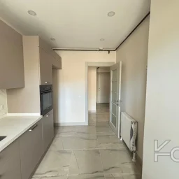 Laci̇vert Cadde Caddebostan Sahi̇lde İş Yeri̇ne Uygun Yeni̇ Buti̇k Bi̇nada 3+1 120m² Net