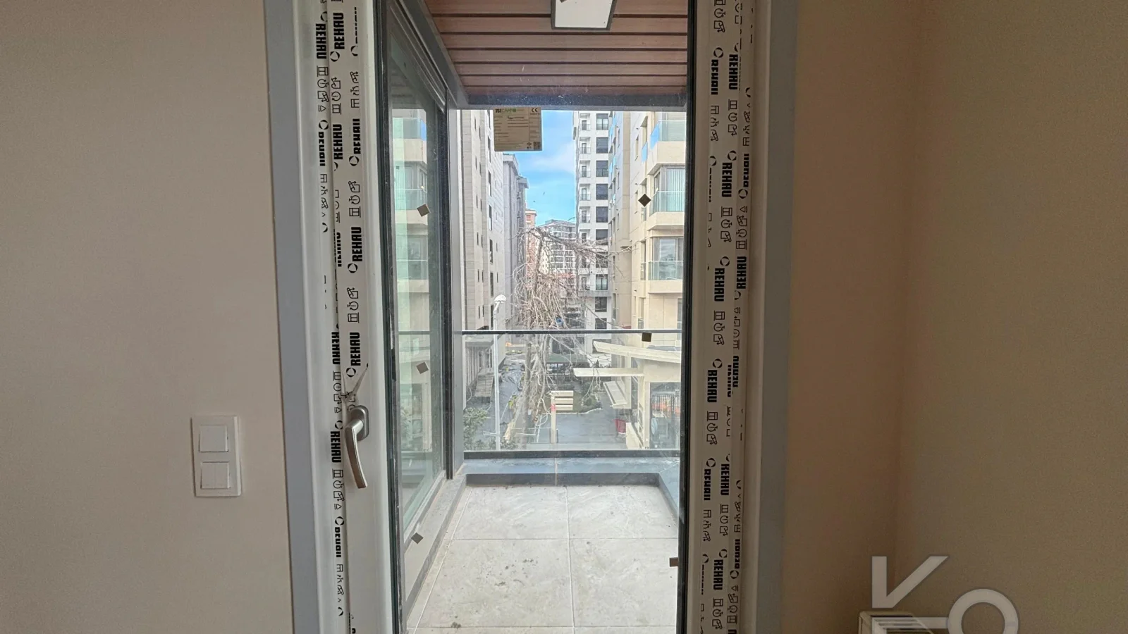 Laci̇vert Cadde Caddebostan Sahi̇lde İş Yeri̇ne Uygun Yeni̇ Buti̇k Bi̇nada 3+1 120m² Net