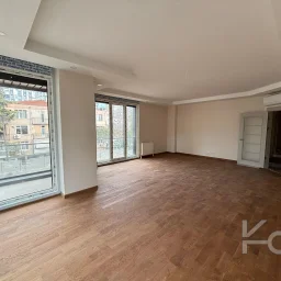 Laci̇vert Cadde Caddebostan Sahi̇lde İş Yeri̇ne Uygun Yeni̇ Buti̇k Bi̇nada 3+1 120m² Net