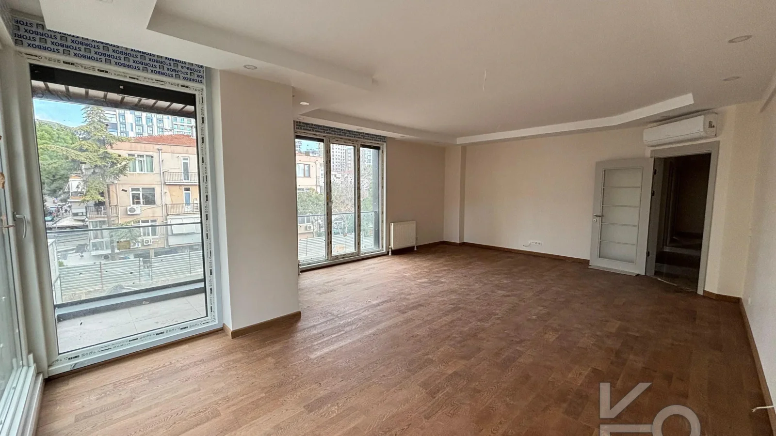 Laci̇vert Cadde Caddebostan Sahi̇lde İş Yeri̇ne Uygun Yeni̇ Buti̇k Bi̇nada 3+1 120m² Net