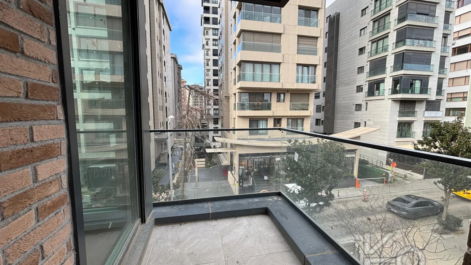 Laci̇vert Cadde Caddebostan Sahi̇lde İş Yeri̇ne Uygun Yeni̇ Buti̇k Bi̇nada 3+1 120m² Net