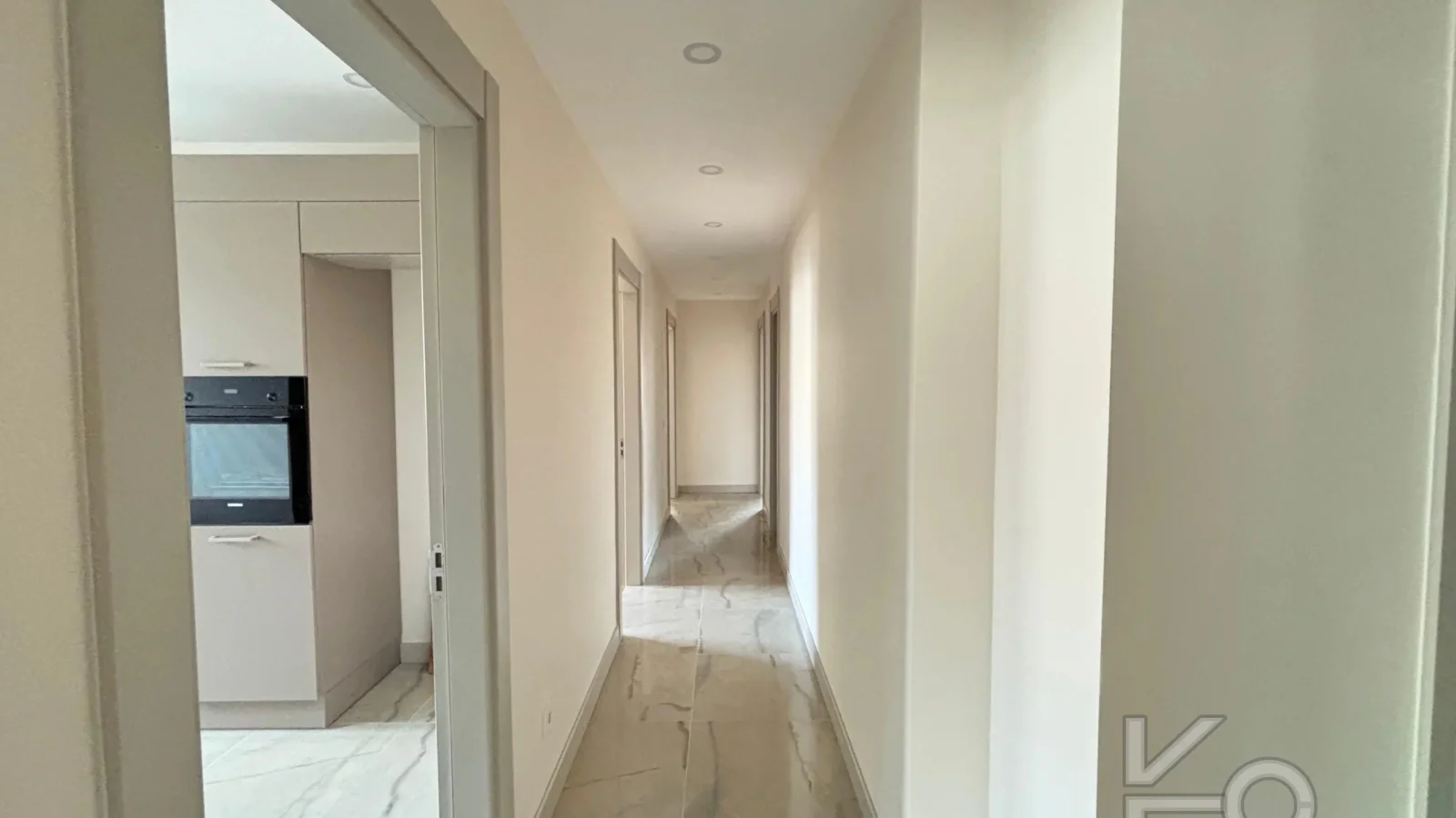 Laci̇vert Cadde Caddebostan Sahi̇lde İş Yeri̇ne Uygun Yeni̇ Buti̇k Bi̇nada 3+1 120m² Net