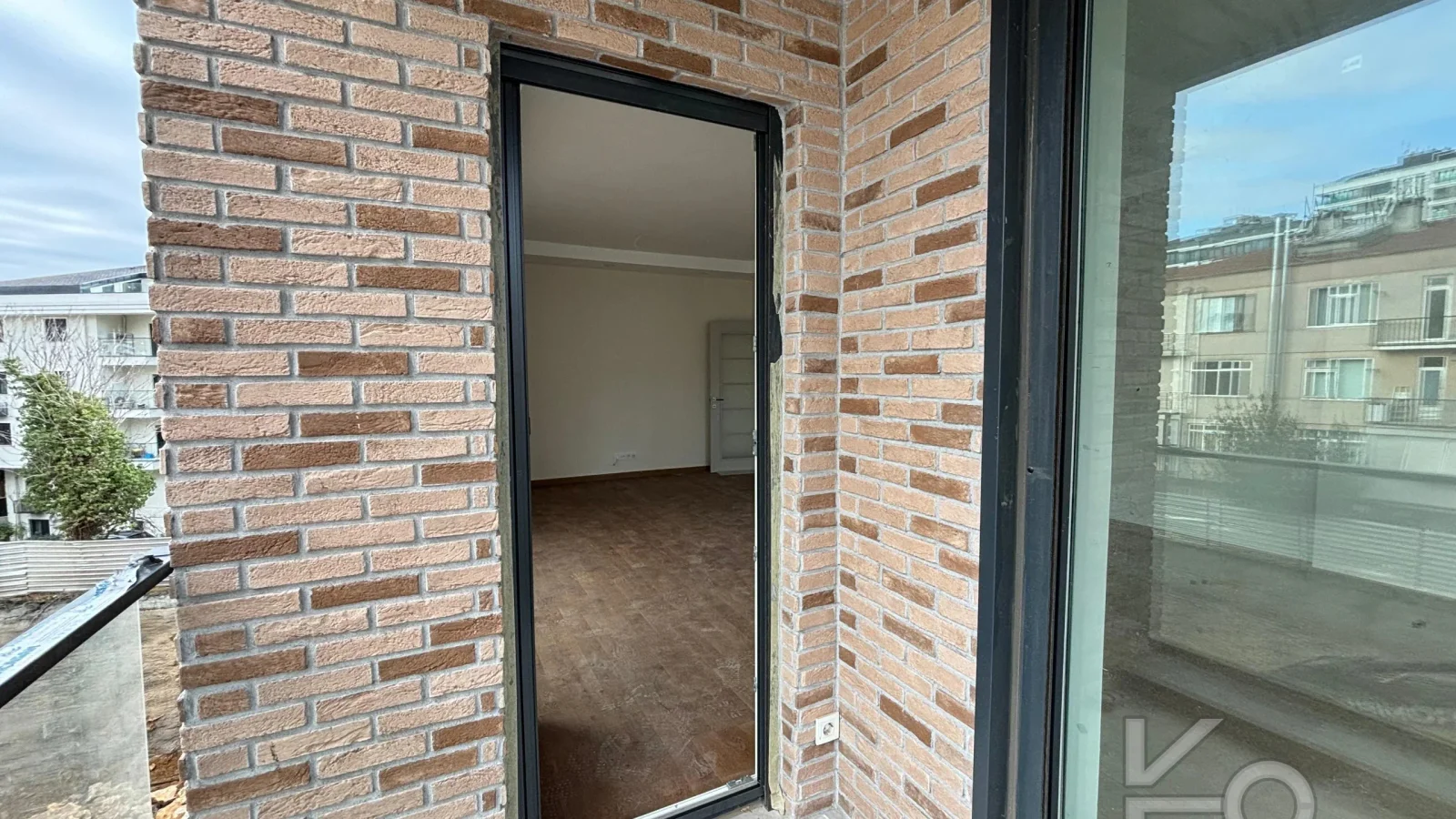 Laci̇vert Cadde Caddebostan Sahi̇lde İş Yeri̇ne Uygun Yeni̇ Buti̇k Bi̇nada 3+1 120m² Net