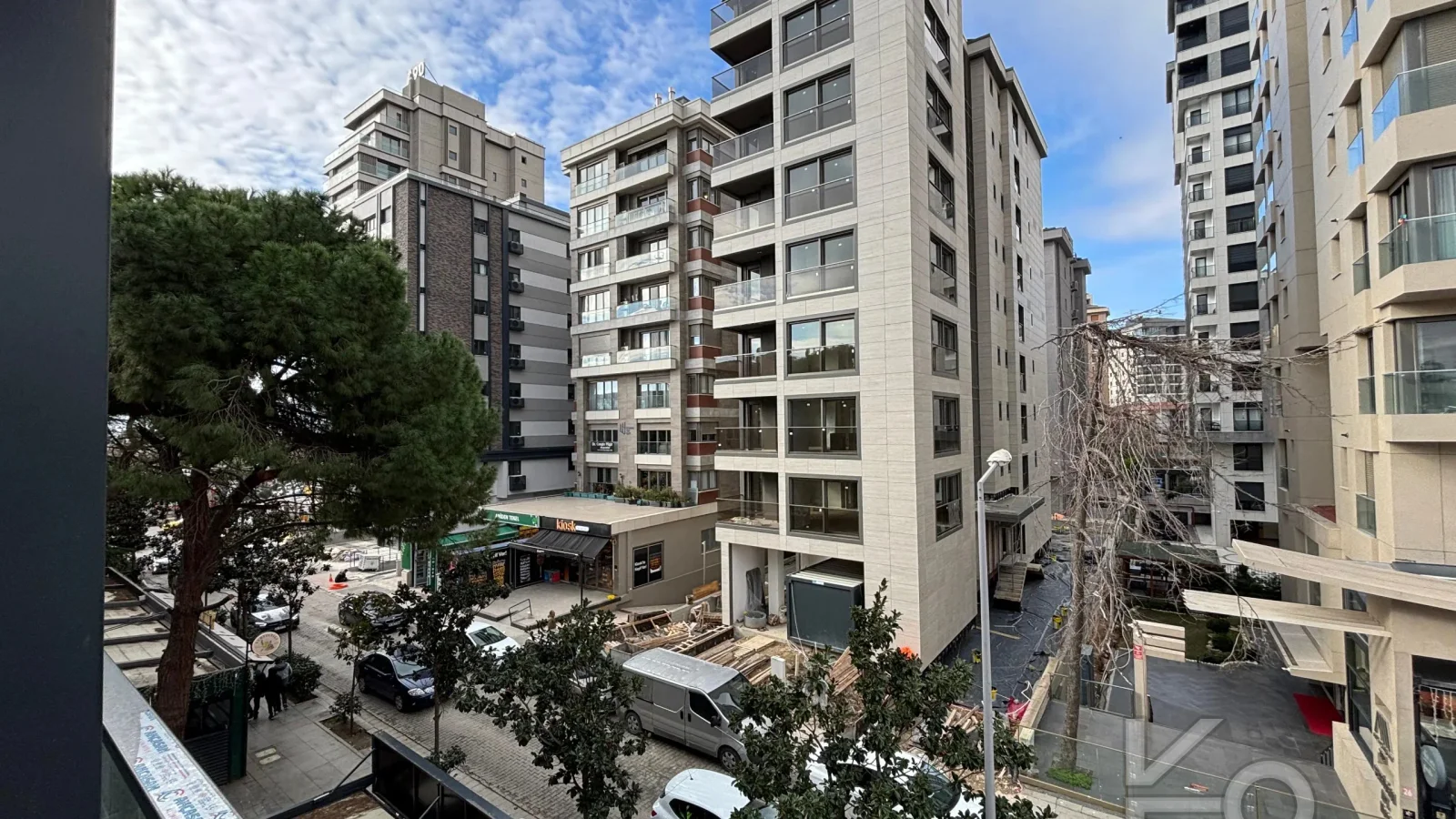 Laci̇vert Cadde Caddebostan Sahi̇lde İş Yeri̇ne Uygun Yeni̇ Buti̇k Bi̇nada 3+1 120m² Net
